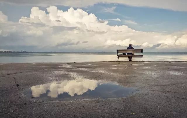 她是这个世界上唯一等待你的那个人
