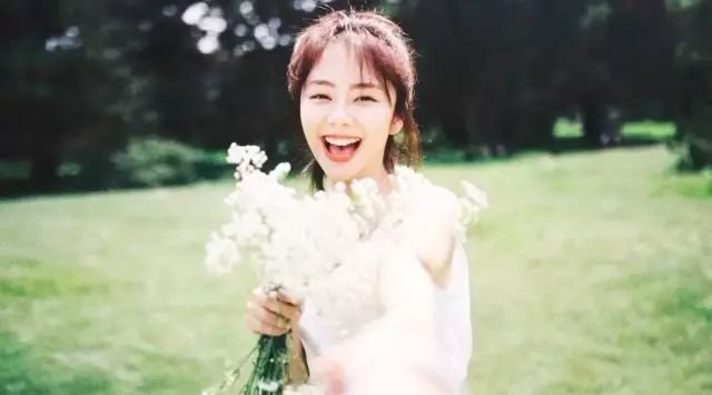 快30的谭松韵被吴磊宠溺说6岁,她才是娱乐圈第一美