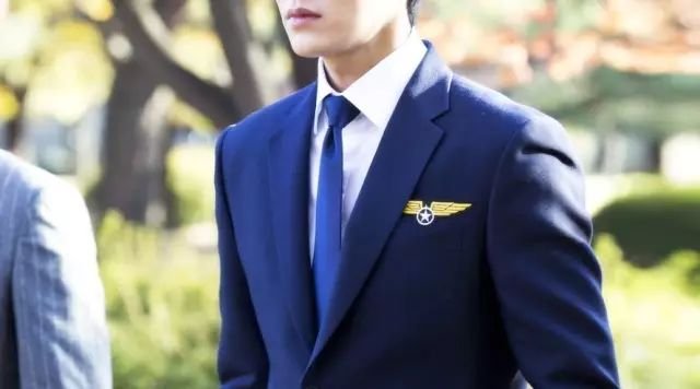 宋仲基的童颜+吴彦祖的人鱼线,这位大爷竟然50岁了