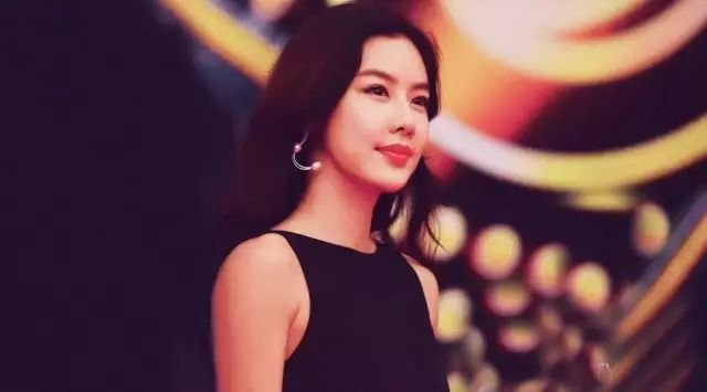 不要黎明7个亿、离婚5年的乐基儿再嫁爱情,原来最好